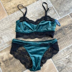 NWT Adore Me Black Lace & Green Velour Bralette Underwear Set Size XS/S